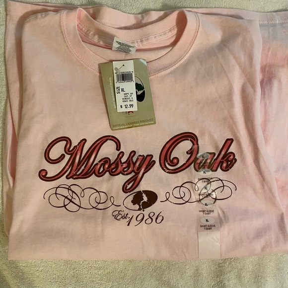 Ladies short sleeved XL pink top with Mossy Oak logo. - Picture 1 of 9